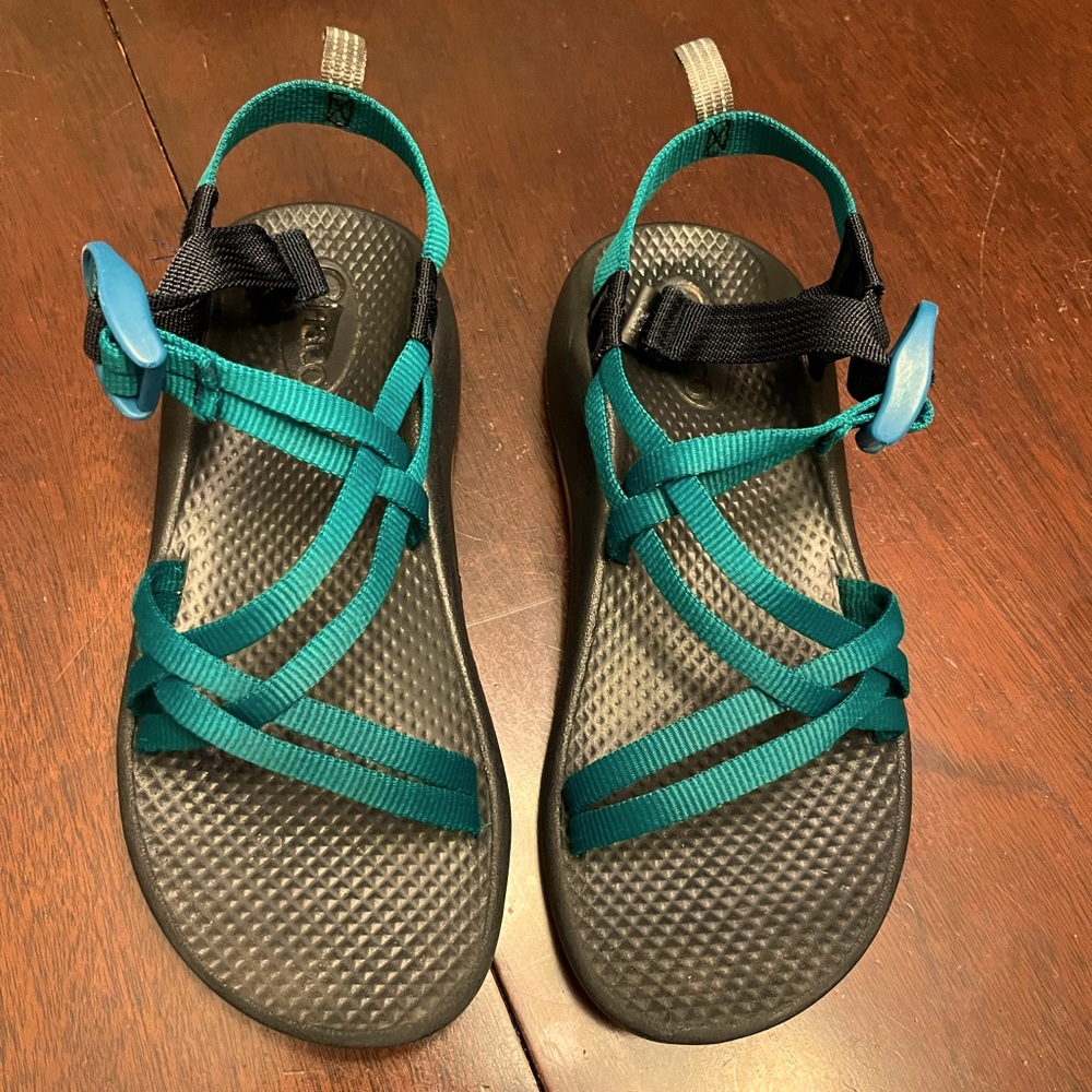 Size 4 Teal colored Chacos